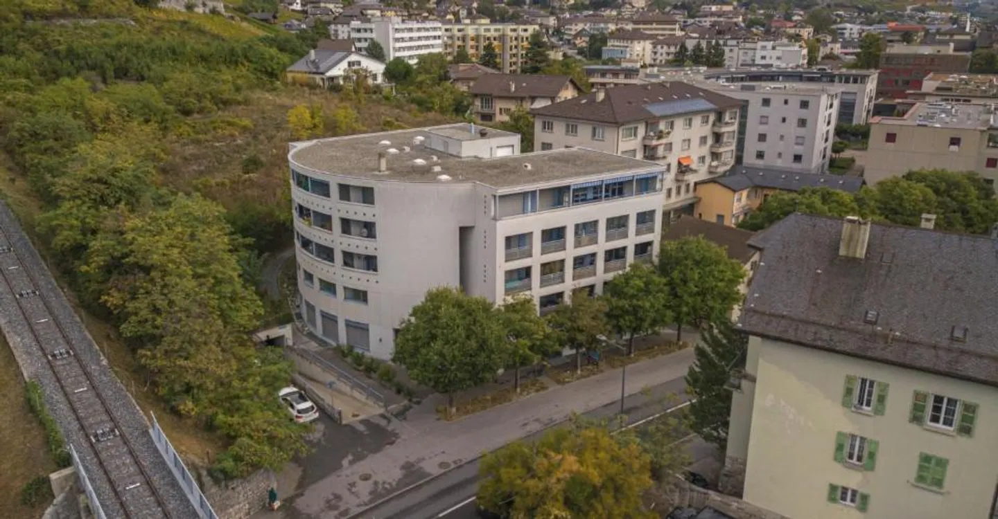 Office for Rent in Sierre - Ideal Location with 137 m² - Photo 1 of 7