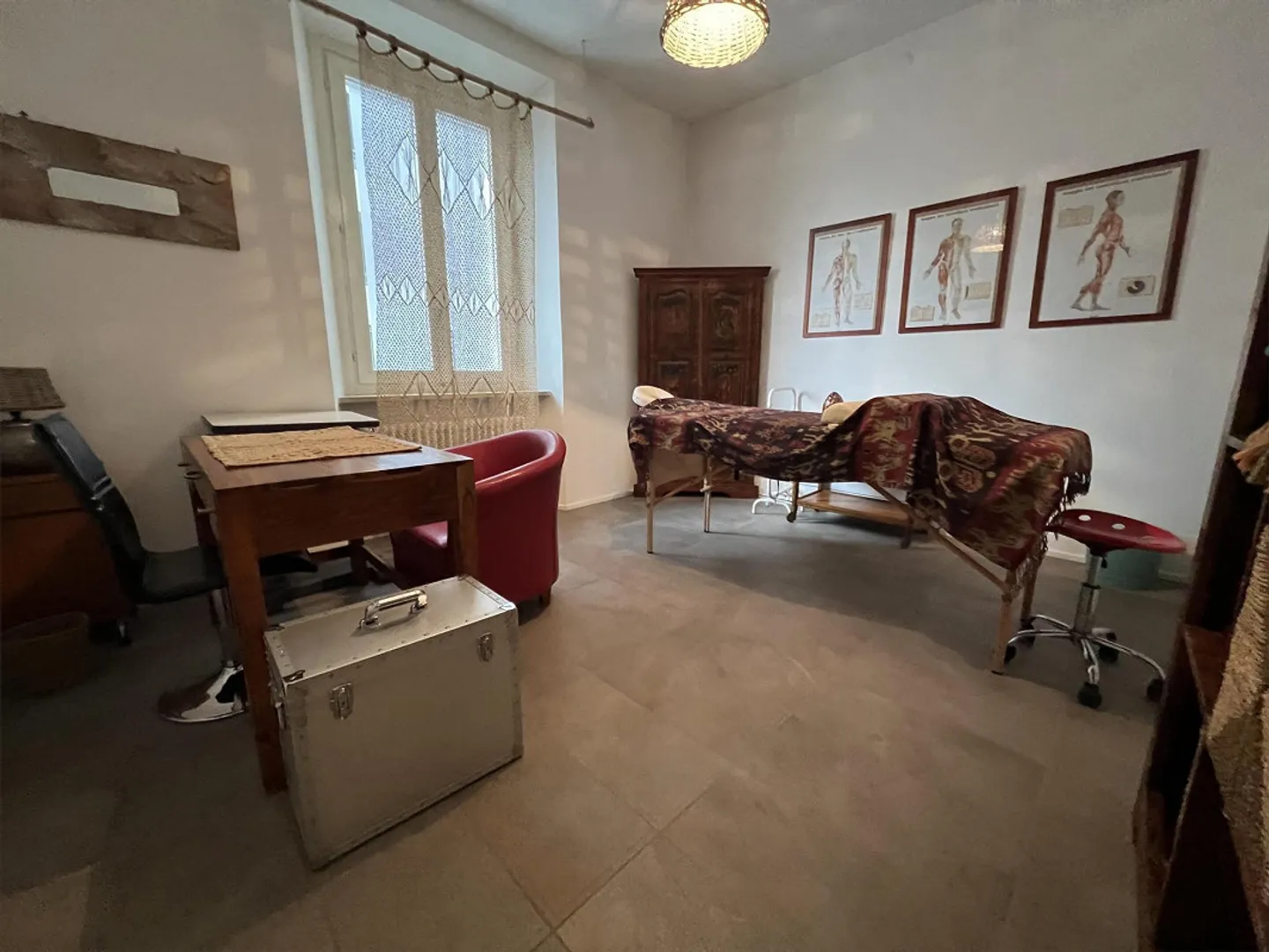 Chiasso, elegant and recent office with covered parking space - Photo 2 of 17