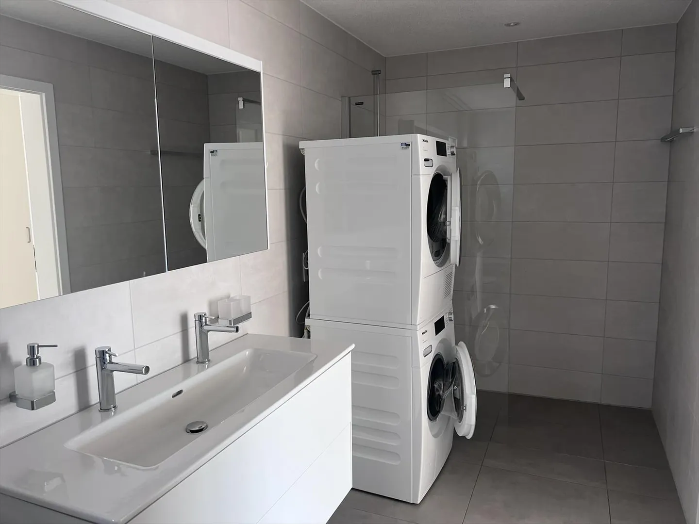 Dans immeubles récents - attiques de 3.5 pièces - Photo 11 sur 13