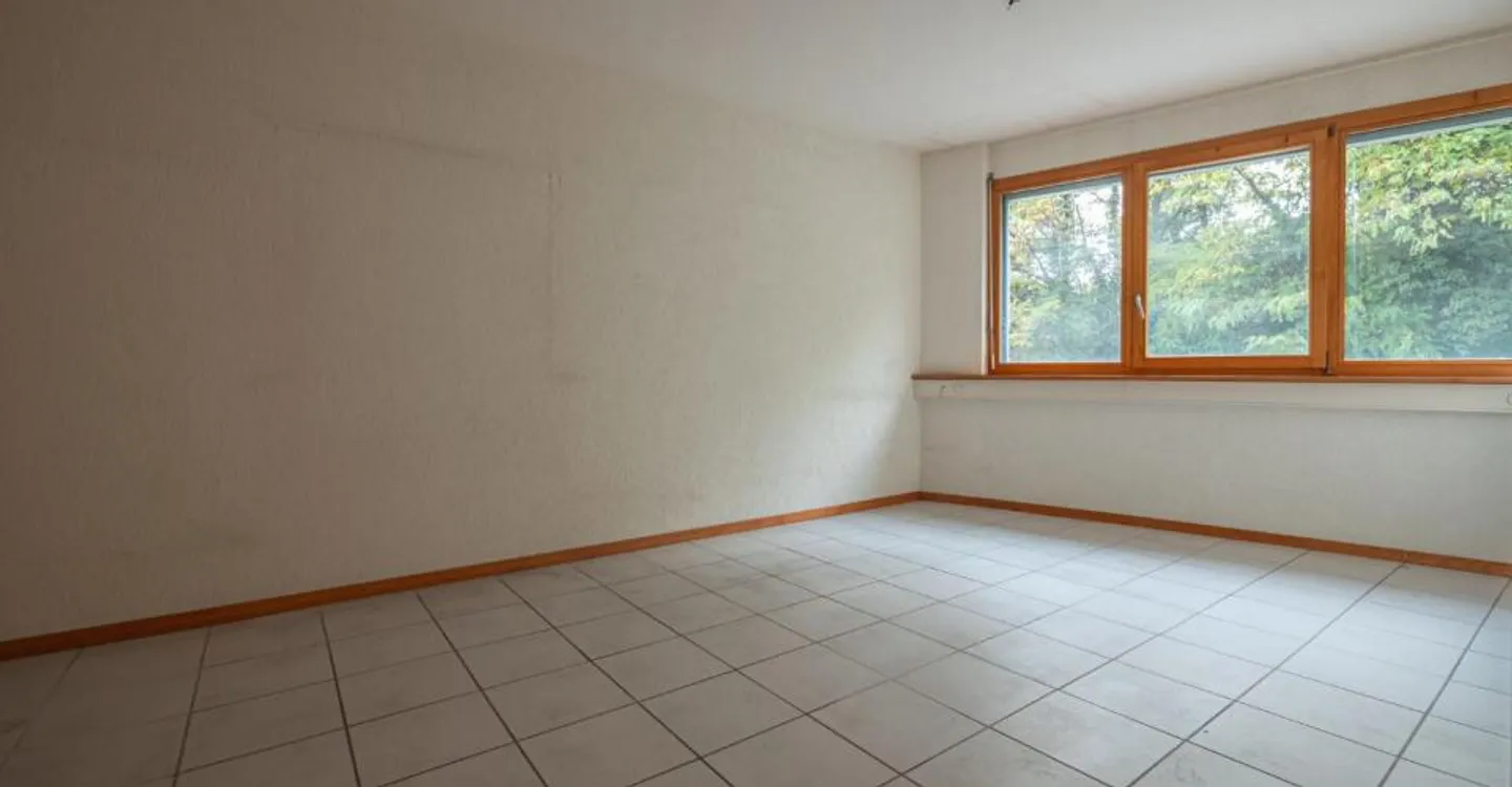 Office for Rent in Sierre - Ideal Location with 137 m² - Photo 3 of 7