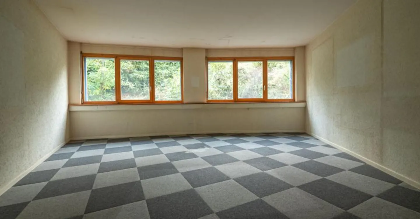 Office for Rent in Sierre - Ideal Location with 137 m² - Photo 5 of 7