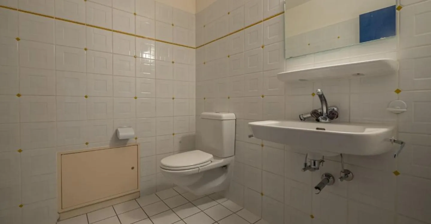 Office for Rent in Sierre - Ideal Location with 137 m² - Photo 6 of 7