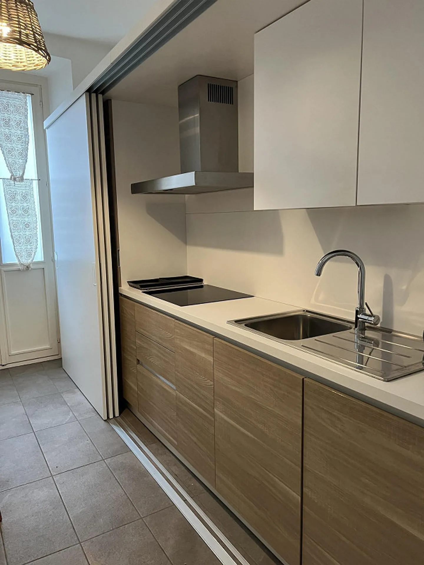 Chiasso, elegant and recent office with covered parking space - Photo 5 of 17