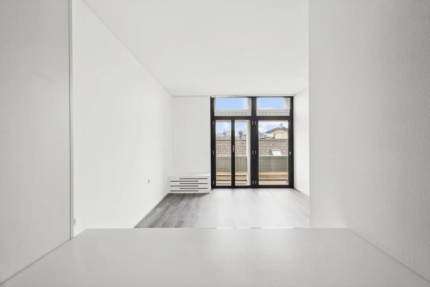 Cozy apartment just steps from the train station - Photo 4 of 11