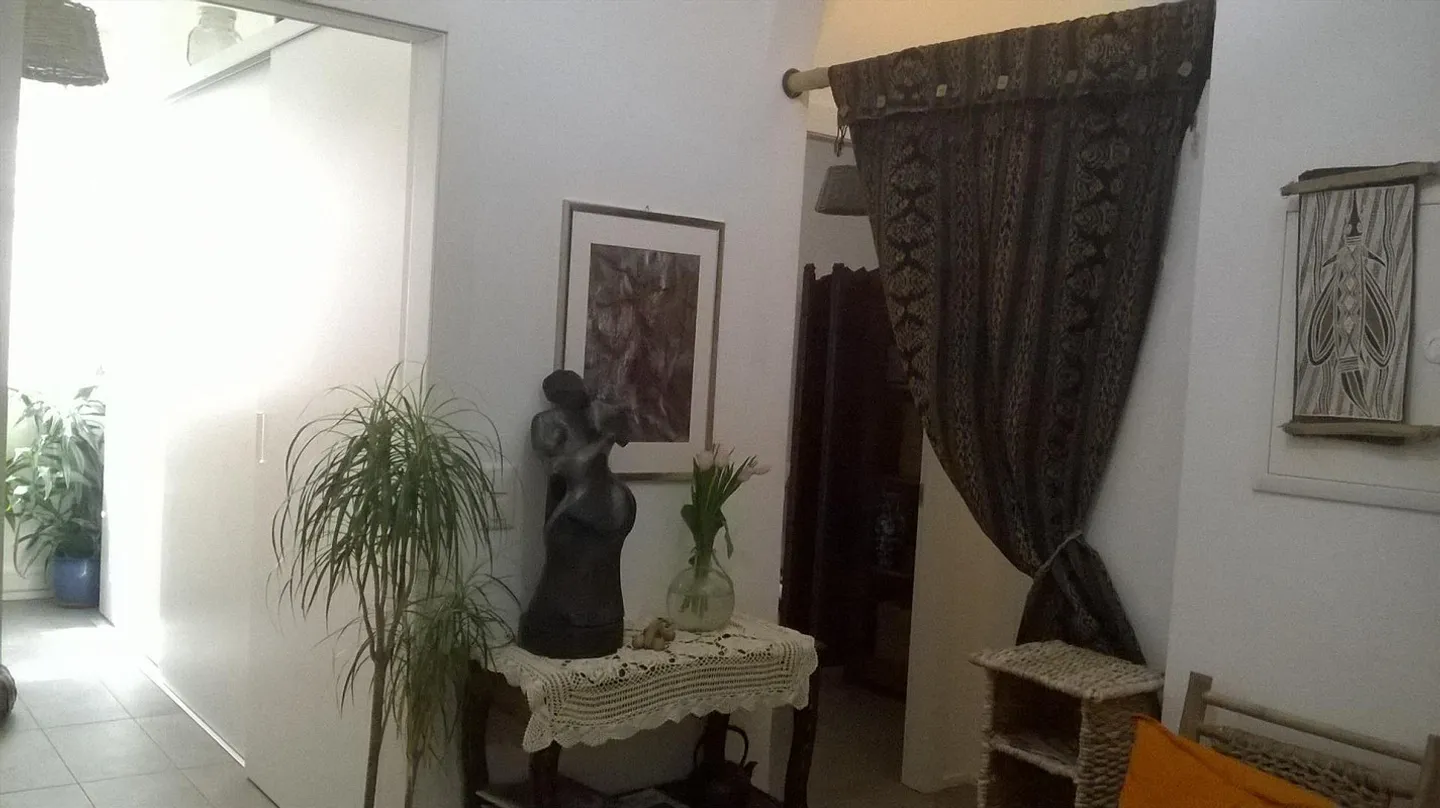 Chiasso, elegant and recent office with covered parking space - Photo 11 of 17