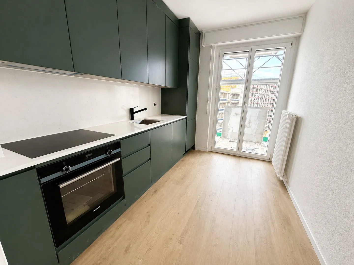 Fribourg: Renovated 3.5 rooms of 82 m² with two balconies - Photo 3 of 13
