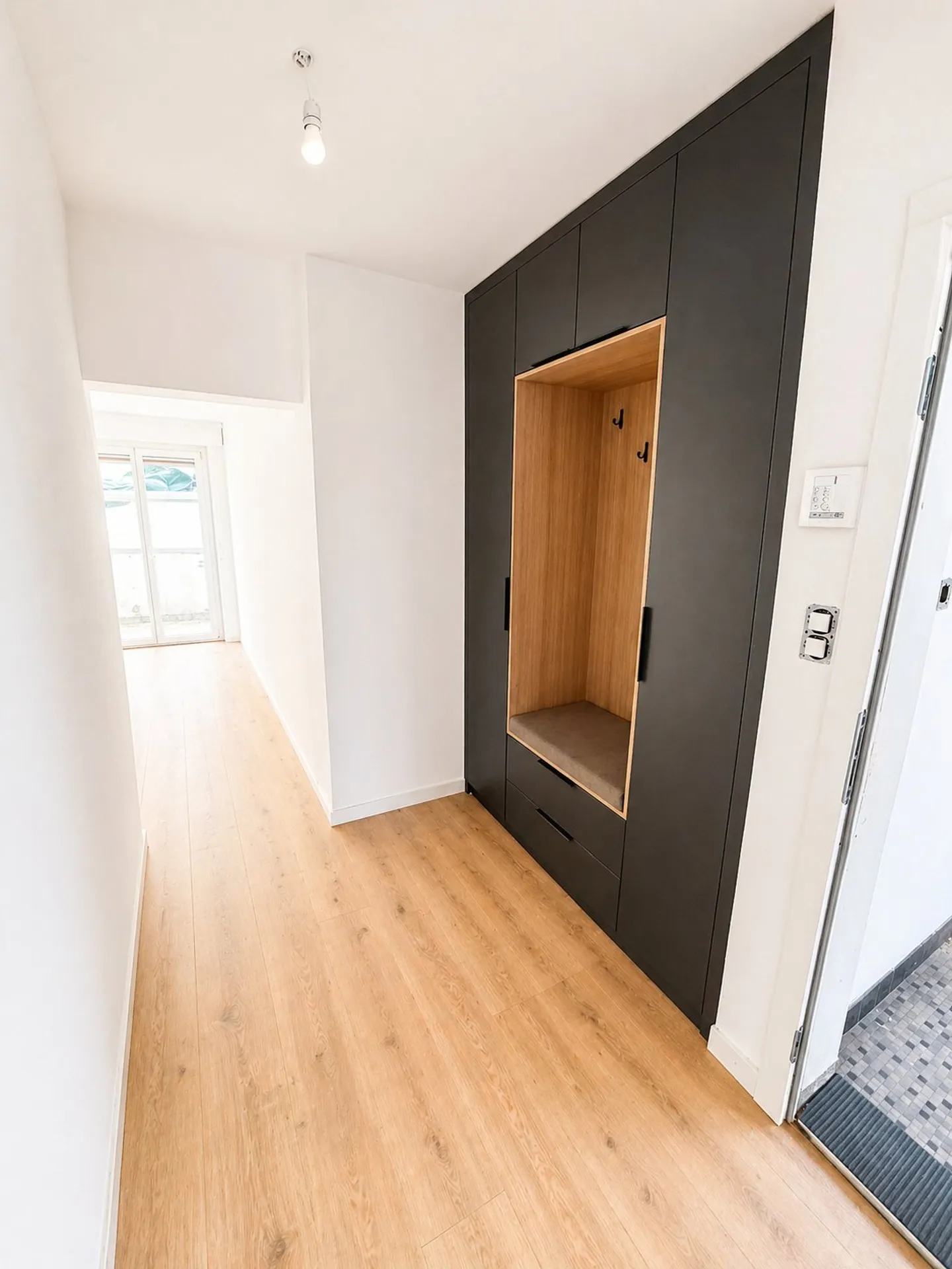 Fribourg: Renovated 3.5 rooms of 82 m² with two balconies - Photo 9 of 13