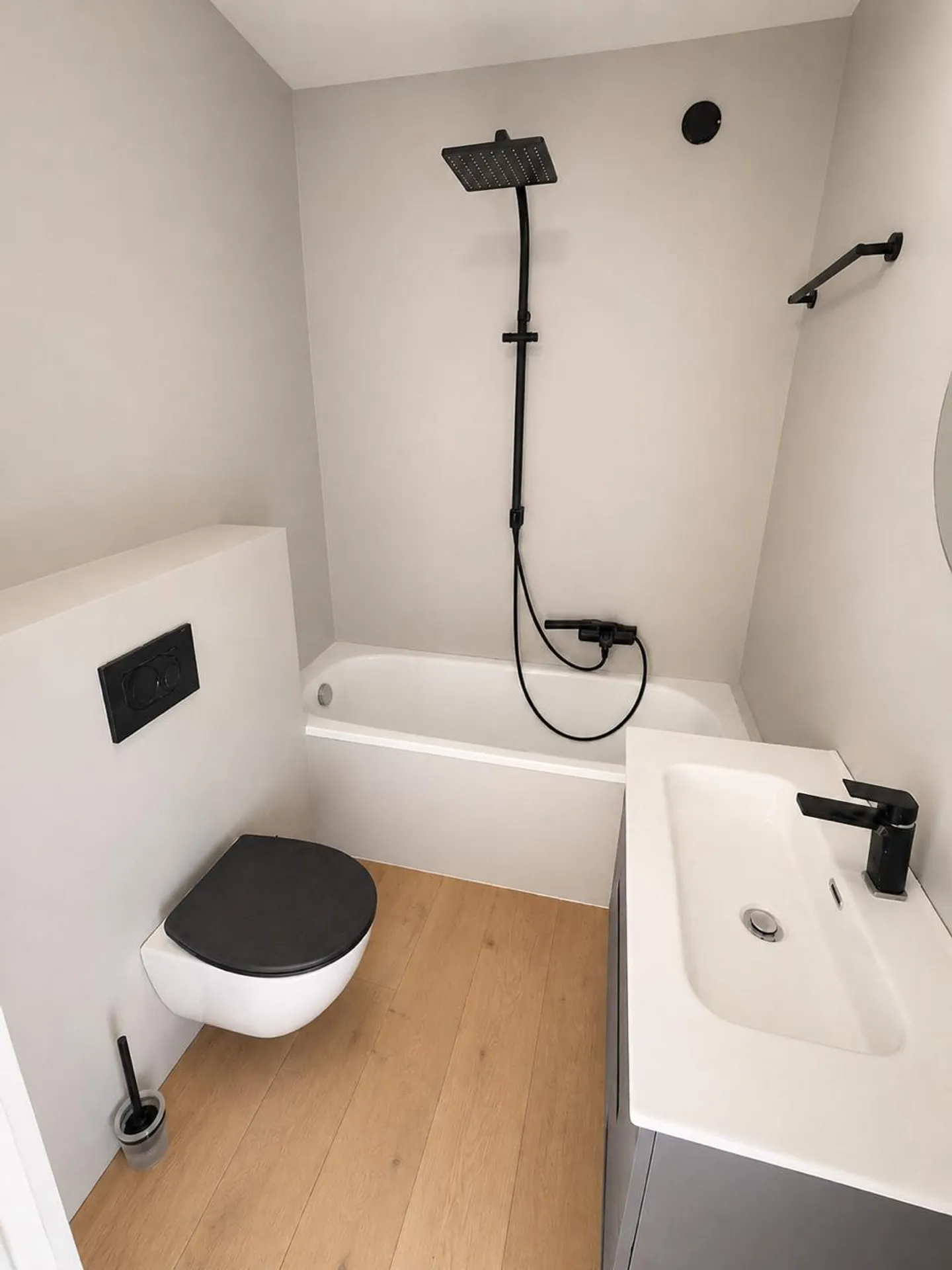 Fribourg: Renovated 3.5 rooms of 82 m² with two balconies - Photo 13 of 13