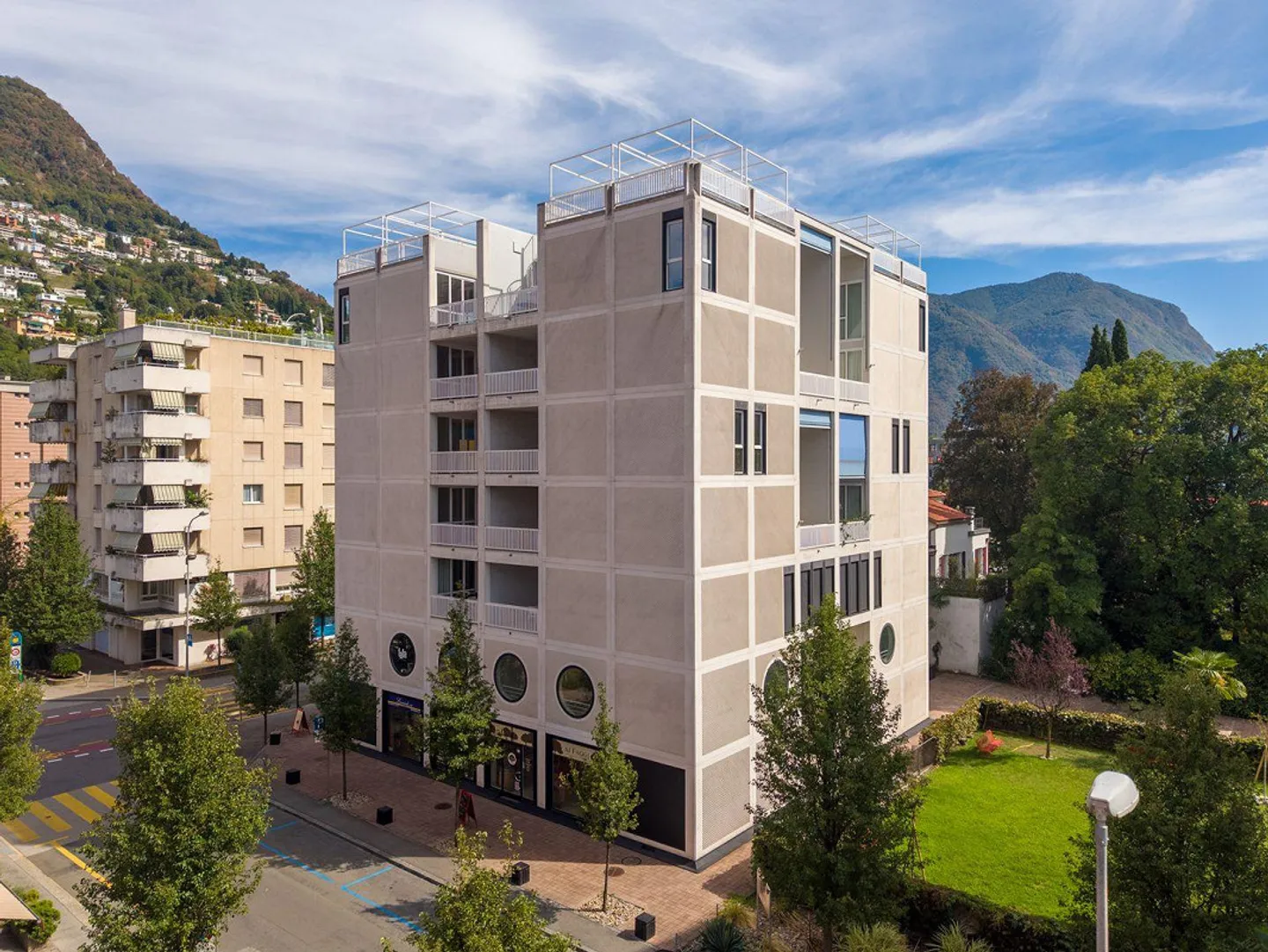 BEAU DUPLEX DANS UN EMPLACEMENT STRATÉGIQUE - Photo 1 sur 19