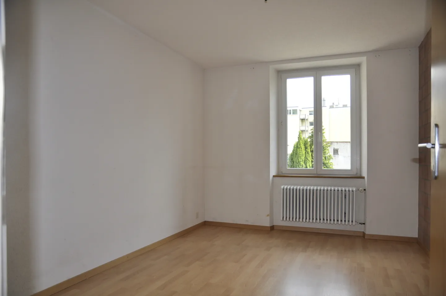 Charming 3-Room Apartment with Balcony in Historic Biel Building - Photo 5 of 11