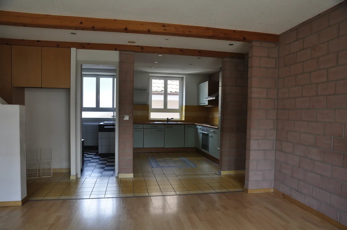 Charming 3-Room Apartment with Balcony in Historic Biel Building - Photo 2 of 11