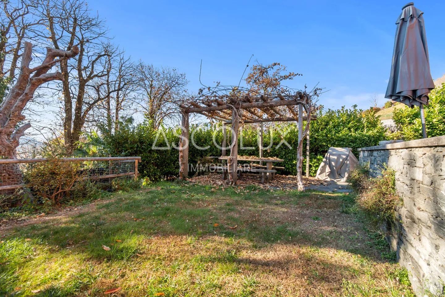 Renovierungsbedürftiges Zweifamilienhaus mit Garten - Foto 3 von 13
