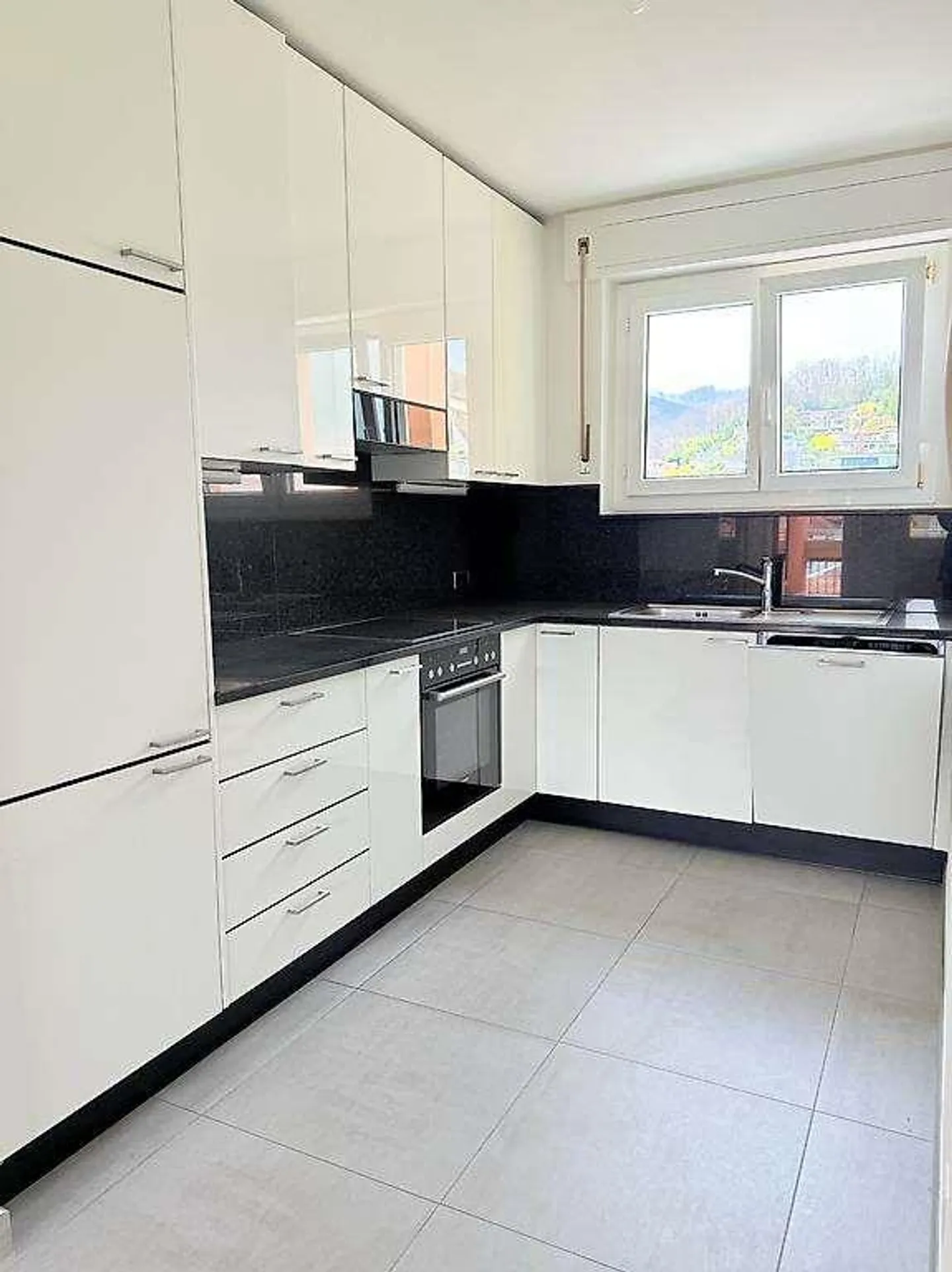 Appartamento 4.5 locali ristrutturato a Savosa - Foto 2 di 4