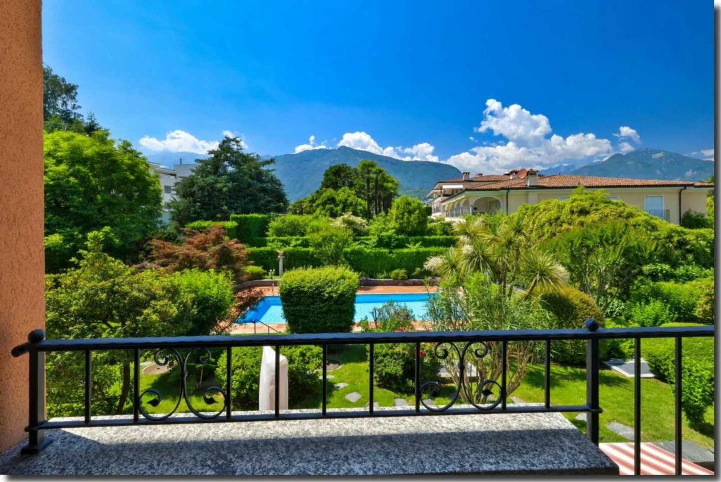 Moderne 2 1/2 Zimmer-Ferienwohnung mit grossem Pool an attraktiver Lage in Ascona - Foto 5 di 10