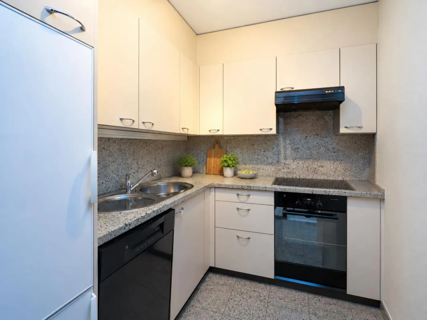 Moderne 2 1/2 Zimmer-Ferienwohnung mit grossem Pool an attraktiver Lage in Ascona - Foto 7 di 10