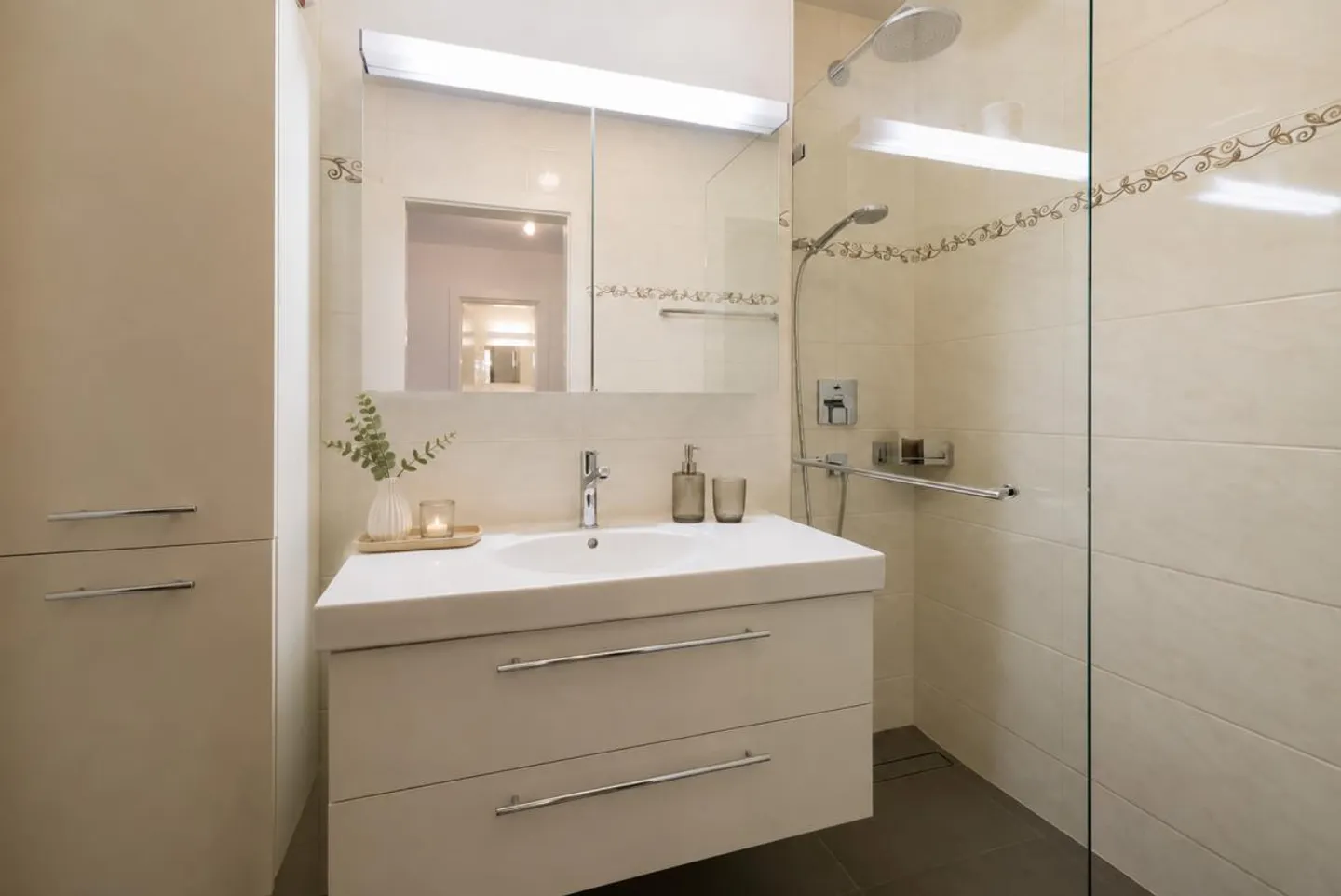 Moderne 2 1/2 Zimmer-Ferienwohnung mit grossem Pool an attraktiver Lage in Ascona - Foto 9 di 10
