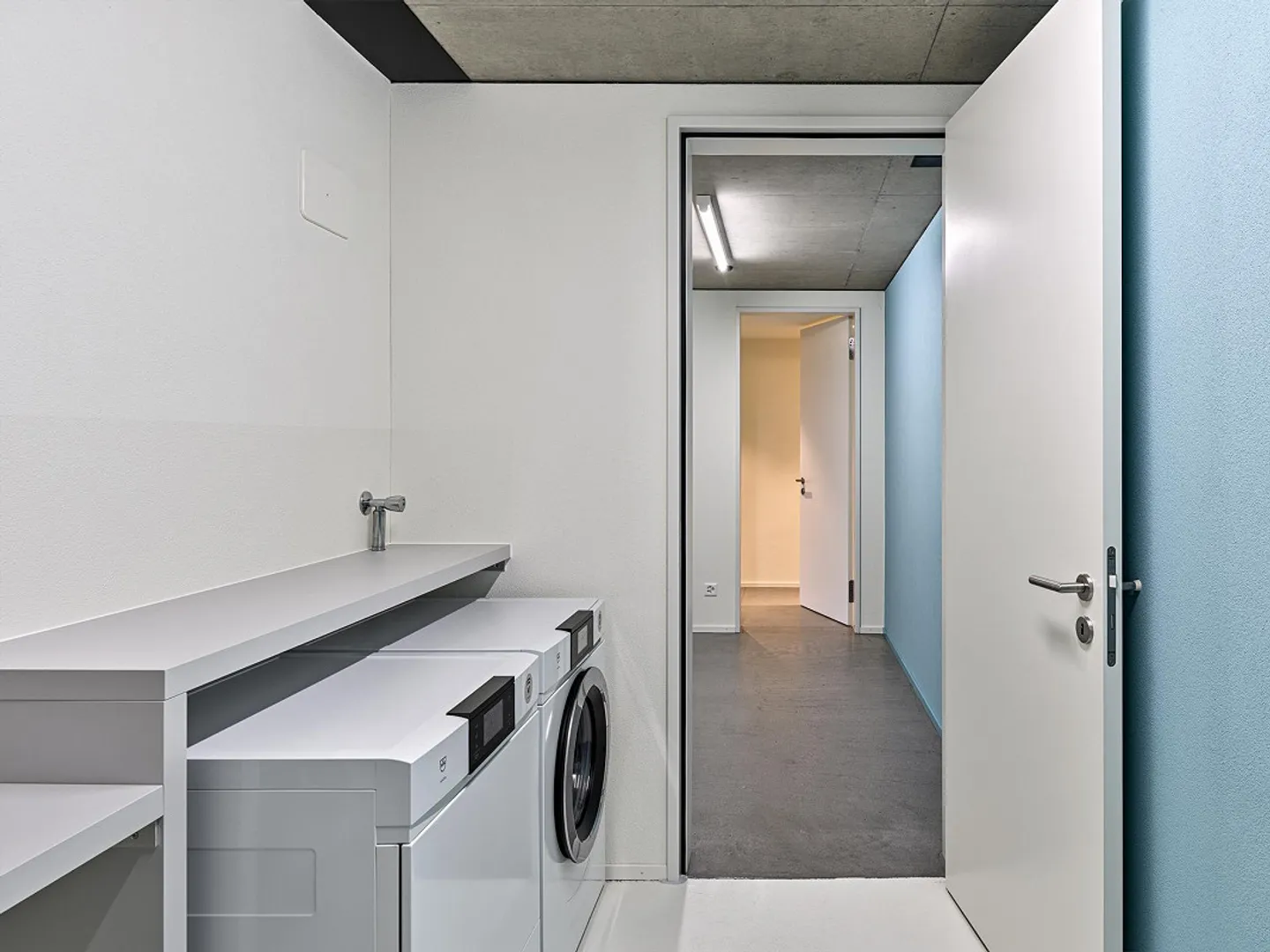 Dreamlike Atelier Maisonette Apartment with Lake View - Photo 5 of 7