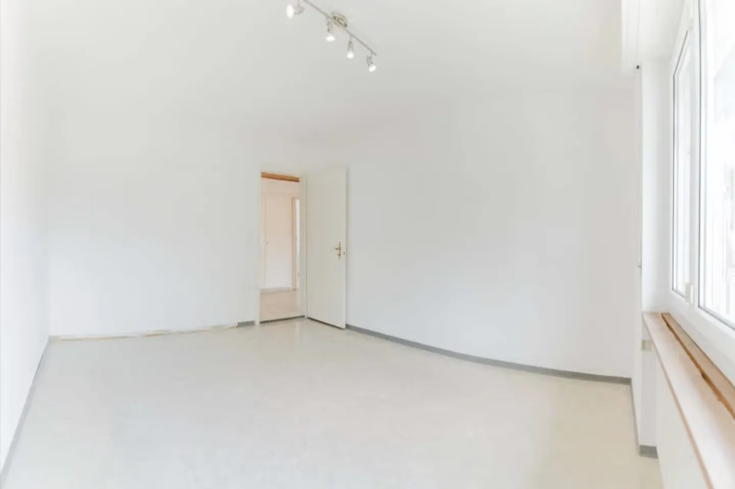 Luminoso appartamento di 3,5 stanze con balcone e bella vista a Port - Foto 8 di 13