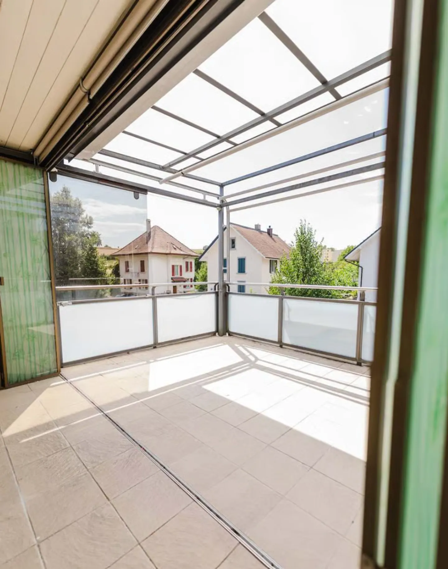 Luminoso appartamento di 3,5 stanze con balcone e bella vista a Port - Foto 13 di 13