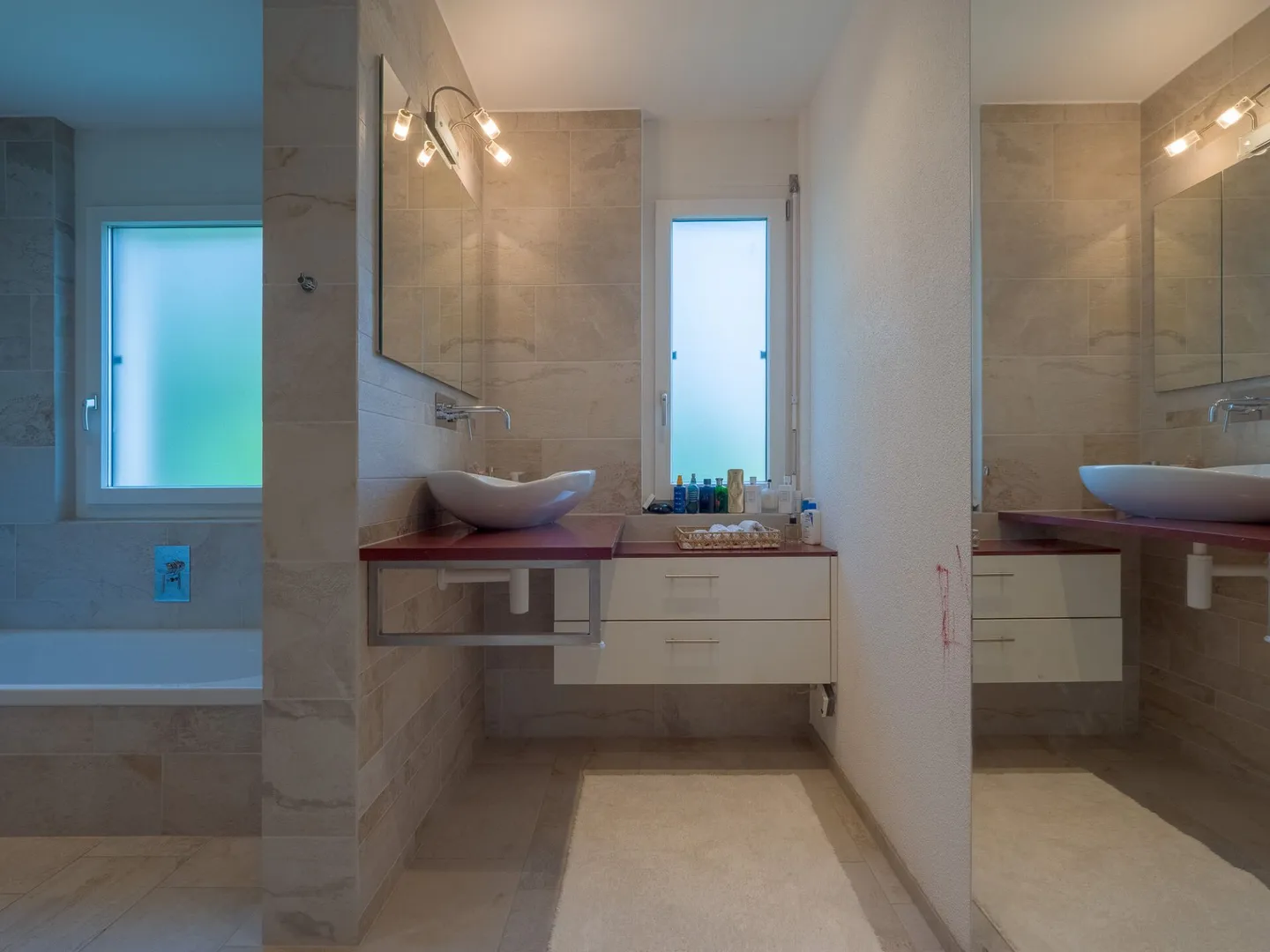 Perle résidentielle moderne - maison individuelle de 6,5 Z' EFH avec piscine, sauna et jacuzzi - Photo 7 sur 13