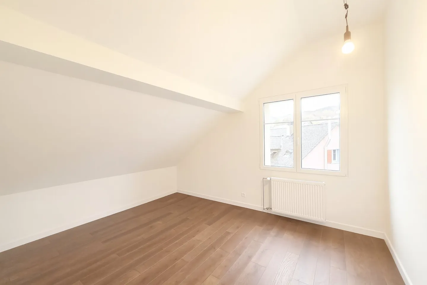 Moderne 3.5-Zimmer-Dachwohnung in Steckborn – zentral, hell und bestens ausgestattet - Foto 2 von 8