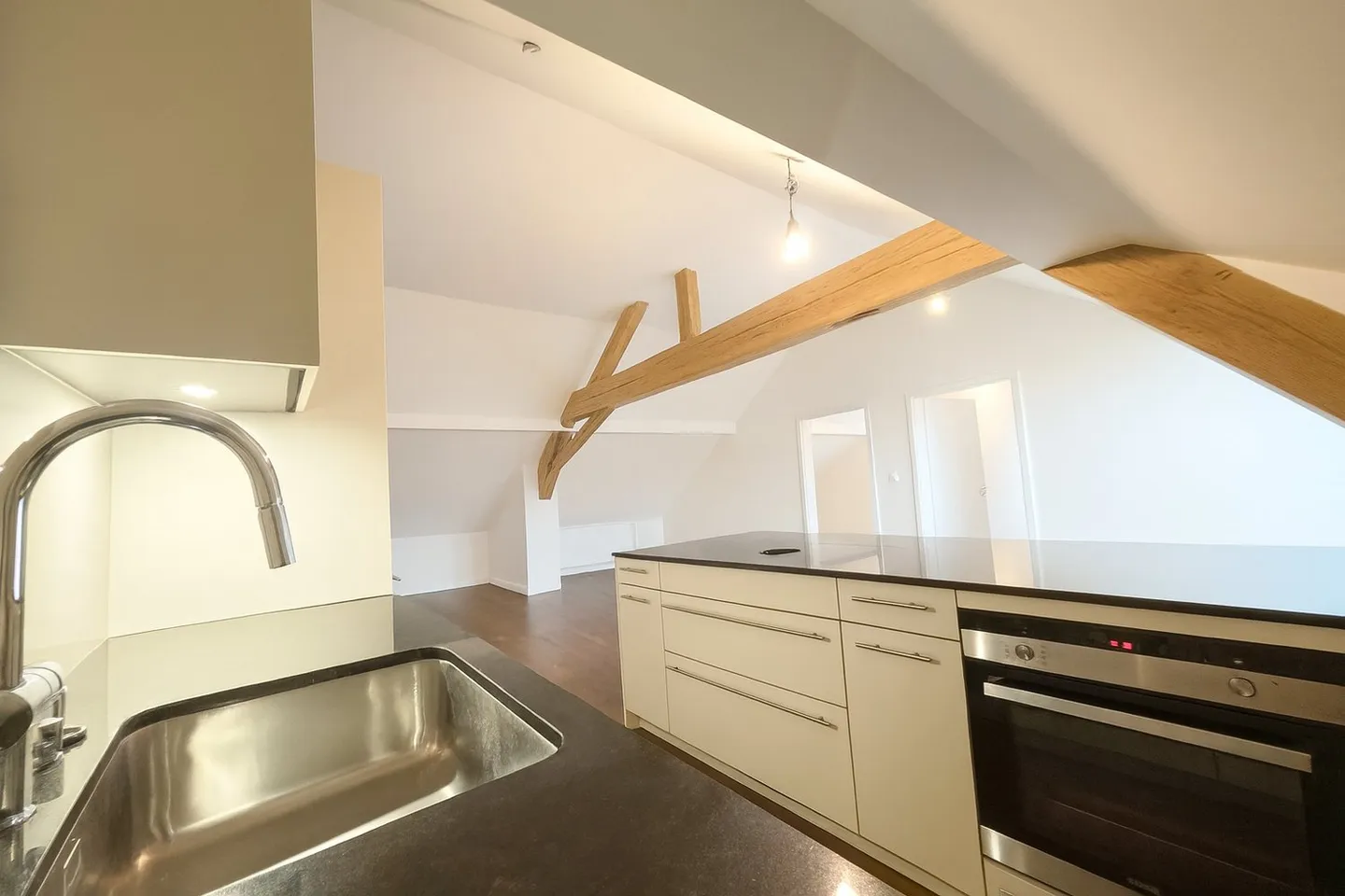 Moderne 3.5-Zimmer-Dachwohnung in Steckborn – zentral, hell und bestens ausgestattet - Foto 7 von 8