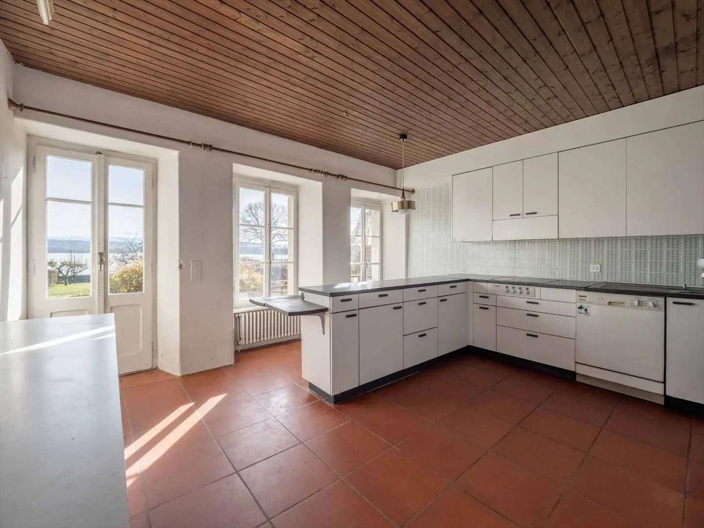 Une demeure de caractère au bord du lac de Morat - Photo 5 sur 12