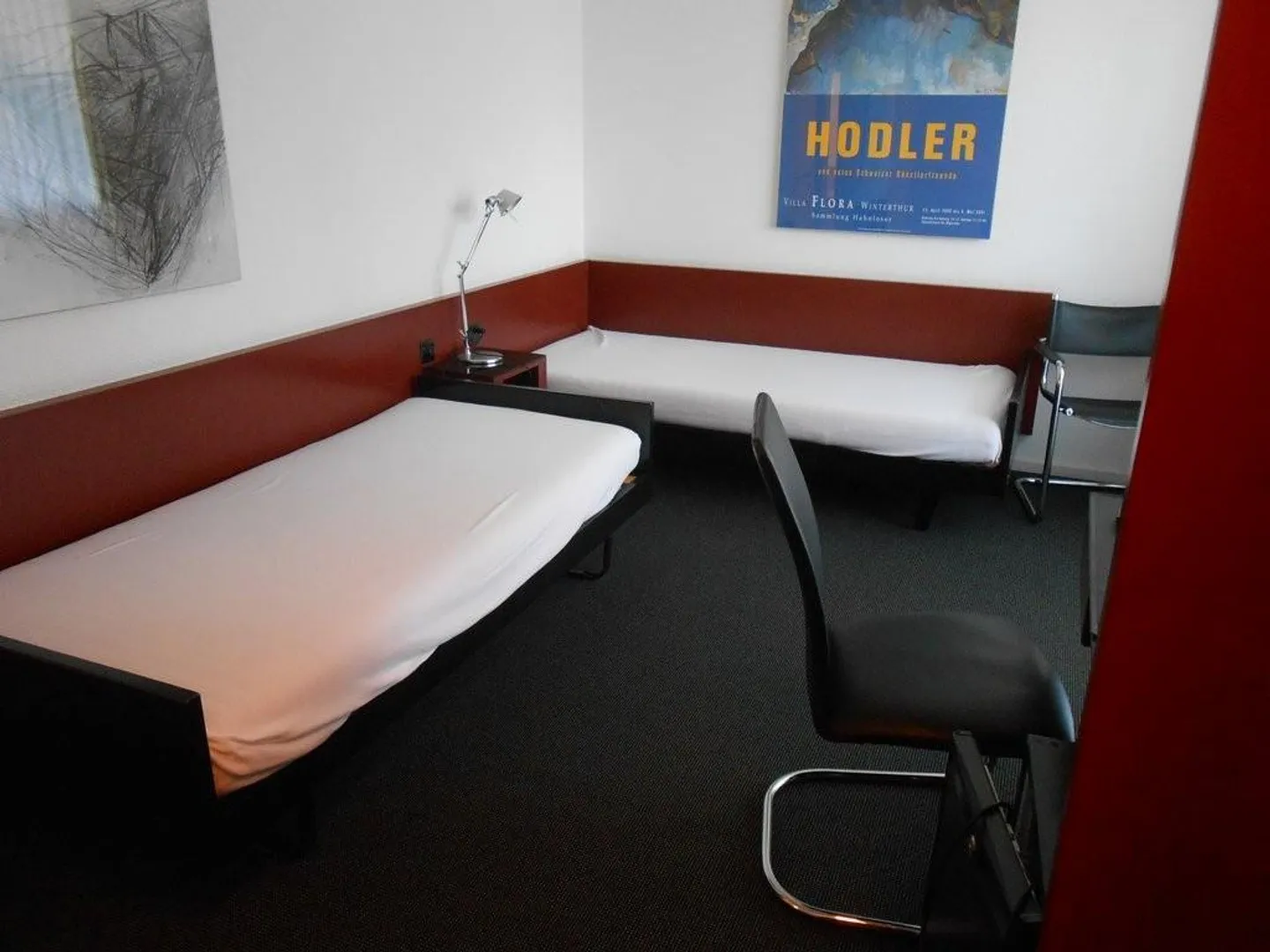 Living like in a hotel in a central location - Photo 3 of 7