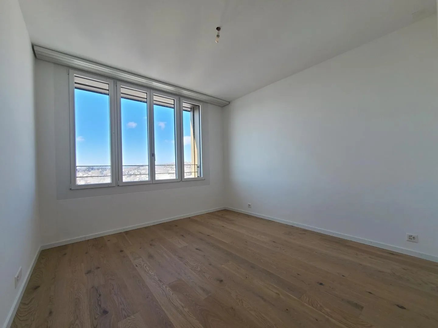 Plugin 4 - 5.5-Zimmer-Wohnung im 12. Stock - Foto 15 von 19