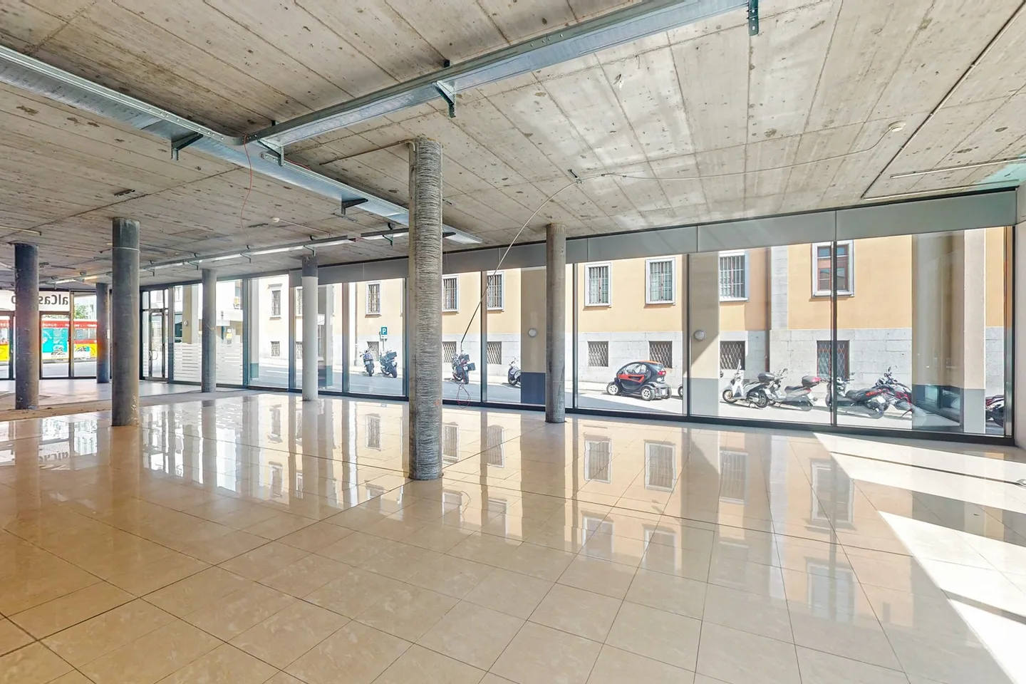 Spazio ufficio in affitto - Foto 2 di 5