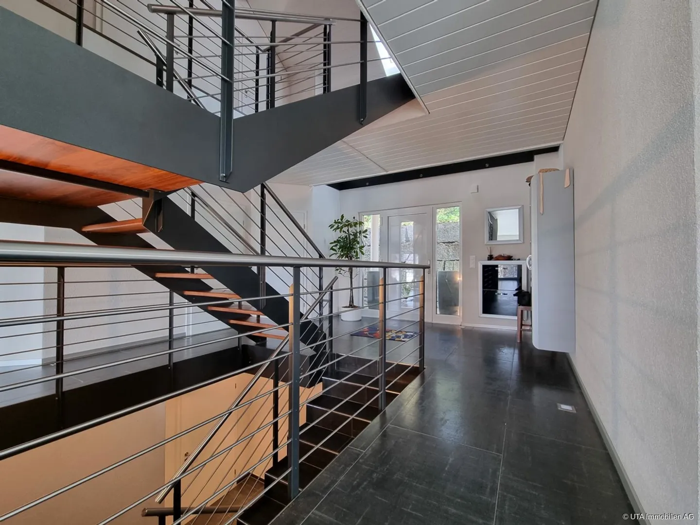 Luxuriöses Anwesen mit vielen Extras und traumhafter Aussicht - Foto 1 von 12