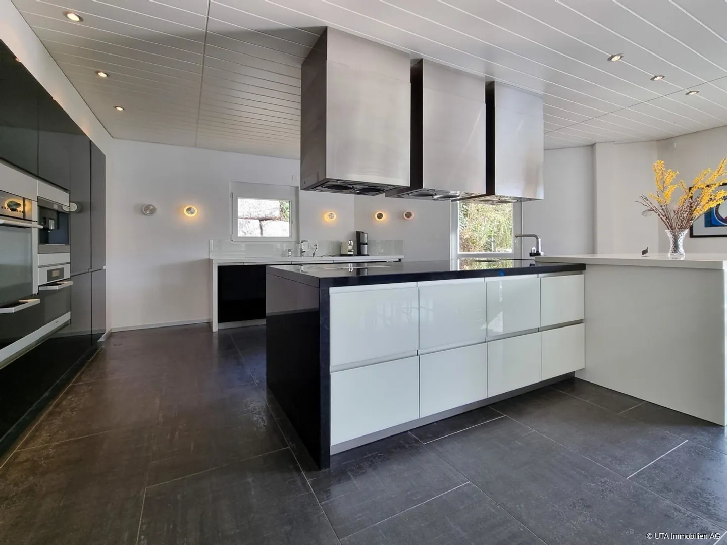Luxuriöses Anwesen mit vielen Extras und traumhafter Aussicht - Foto 3 von 12