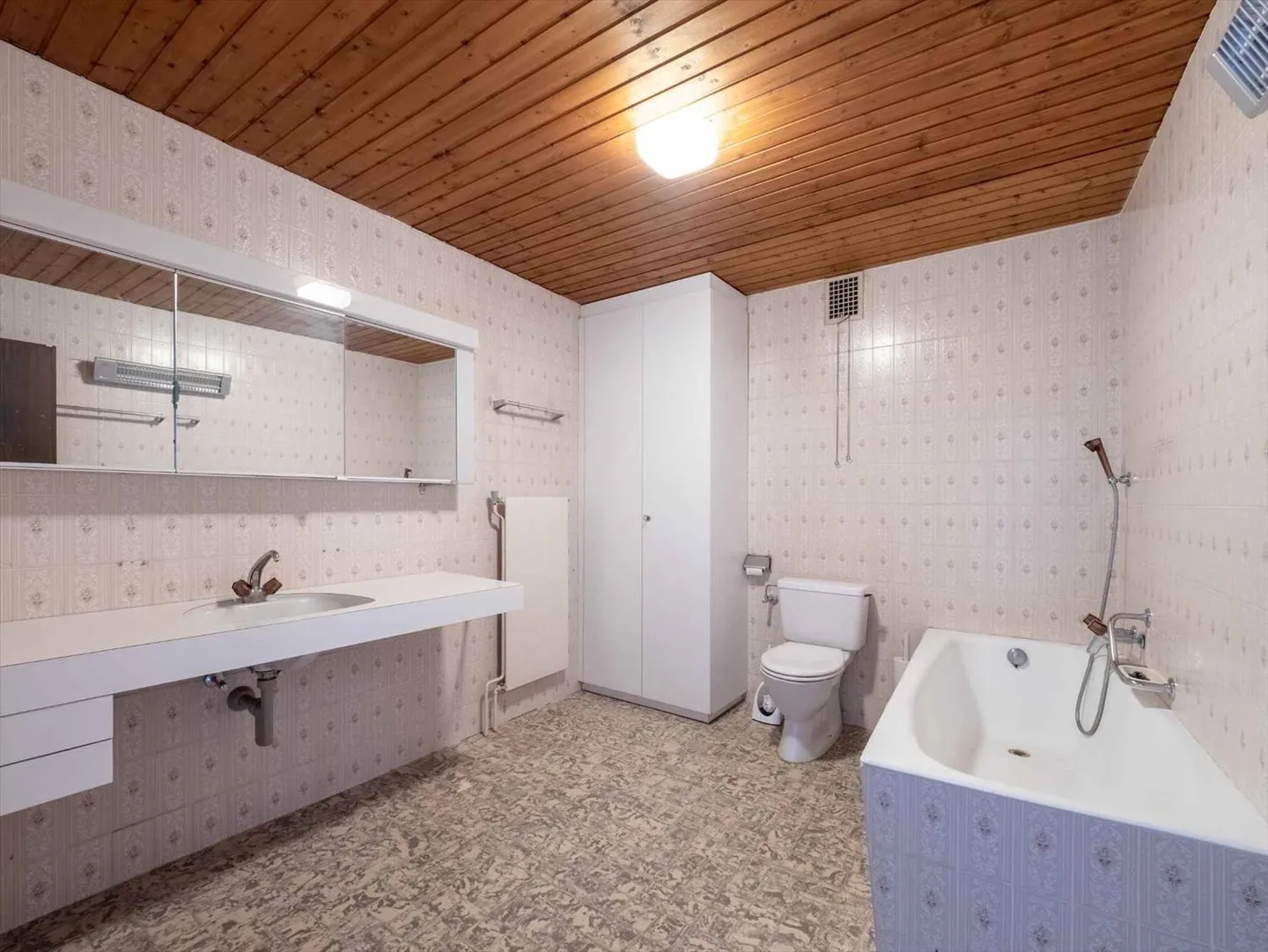 Une demeure de caractère au bord du lac de Morat - Photo 7 sur 12