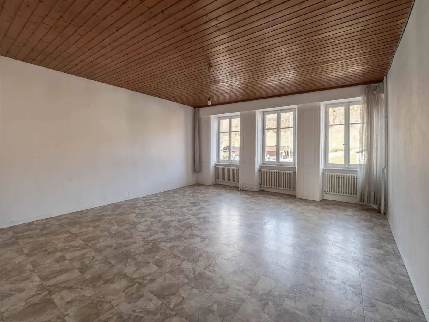 Une demeure de caractère au bord du lac de Morat - Photo 8 sur 12