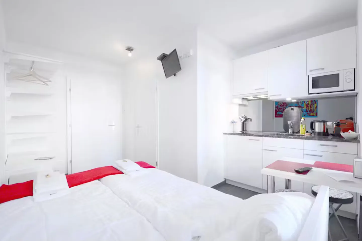 Charming Apartment in Lucerne - Photo 2 of 9