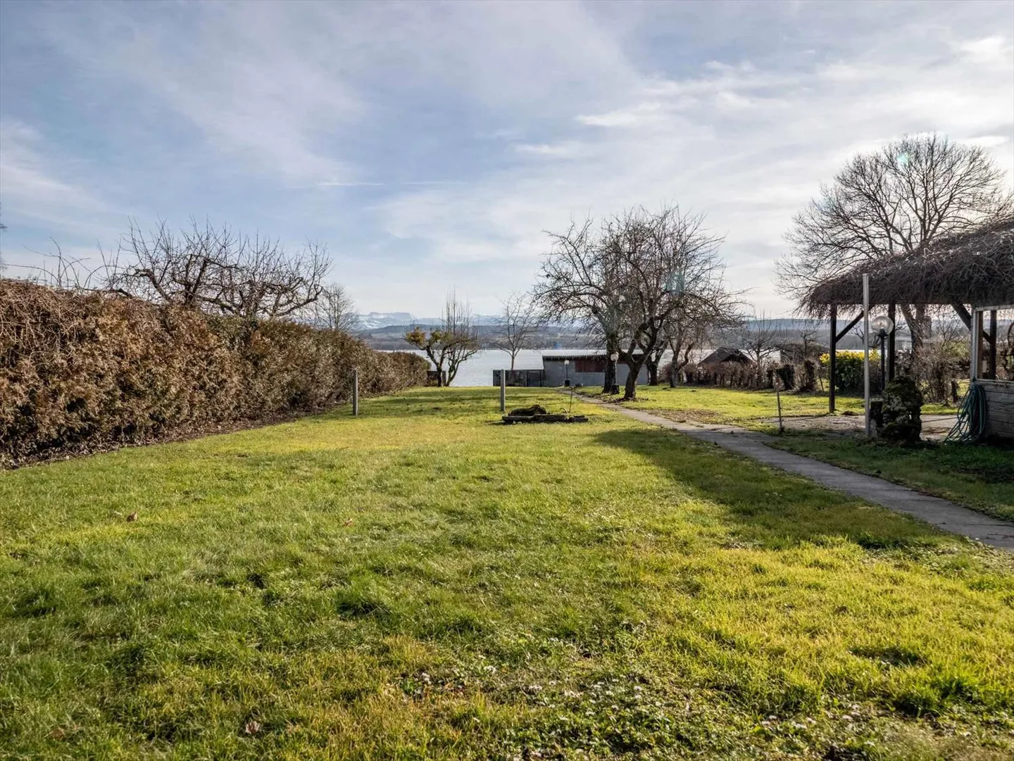 Une demeure de caractère au bord du lac de Morat - Photo 10 sur 12