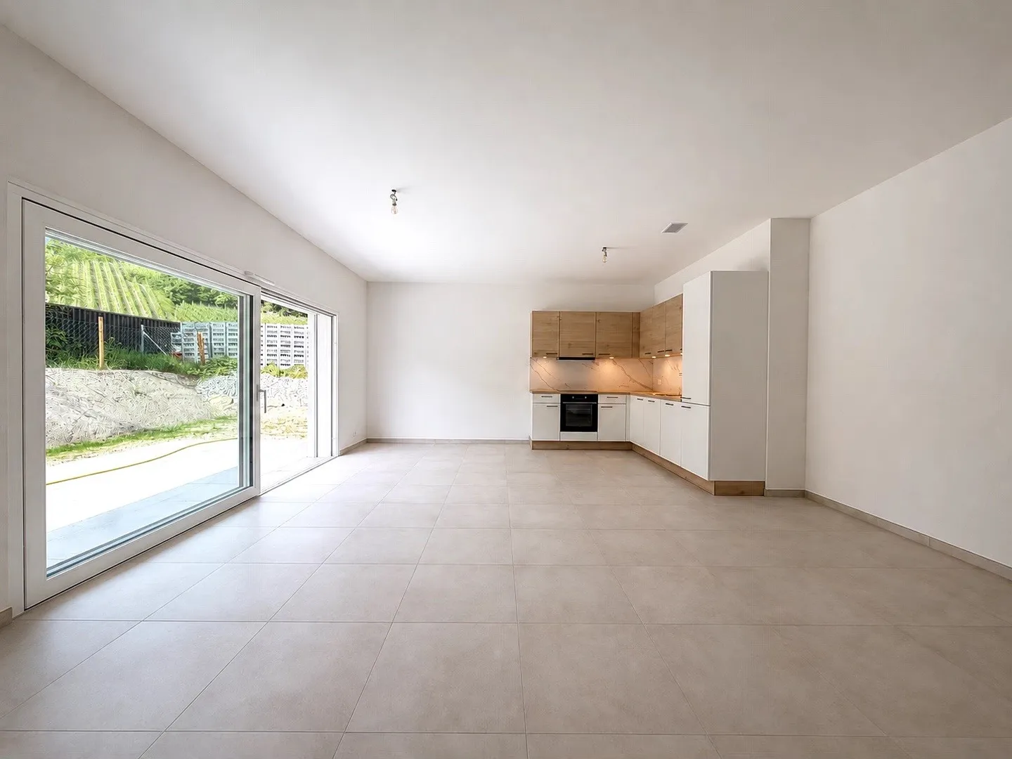 Superb 2.5 rooms, spacious garden level - Photo 1 of 7