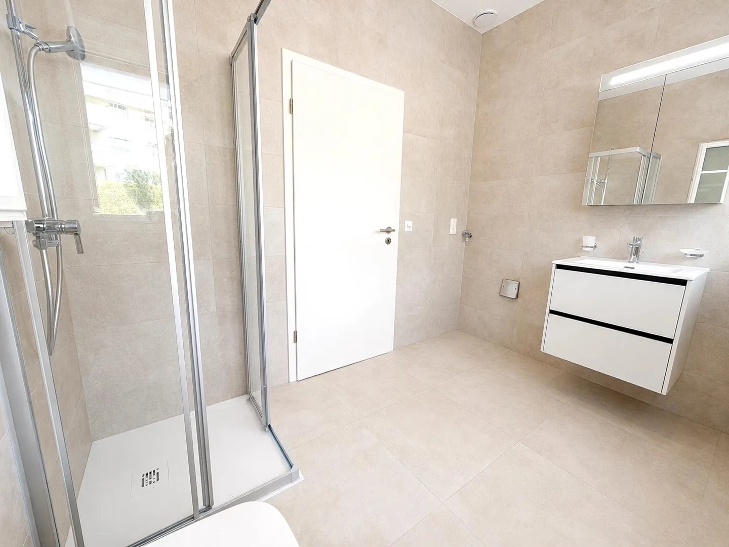 Superb 2.5 rooms, spacious garden level - Photo 5 of 7