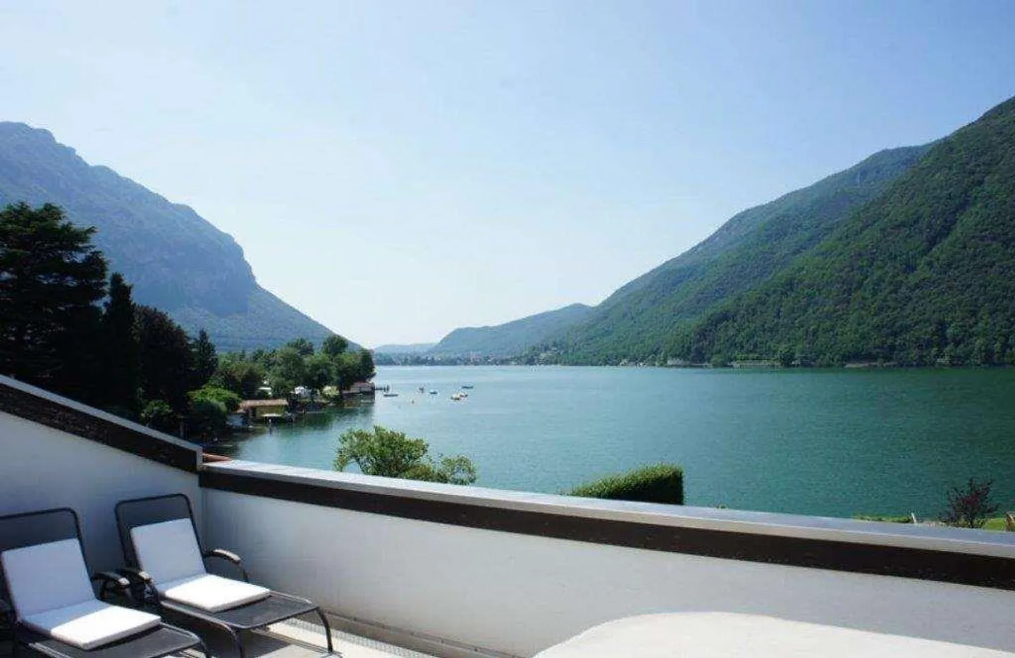MELANO: SPLENDIDO ATTICO CON VISTA SUL LAGO - Foto 2 di 6