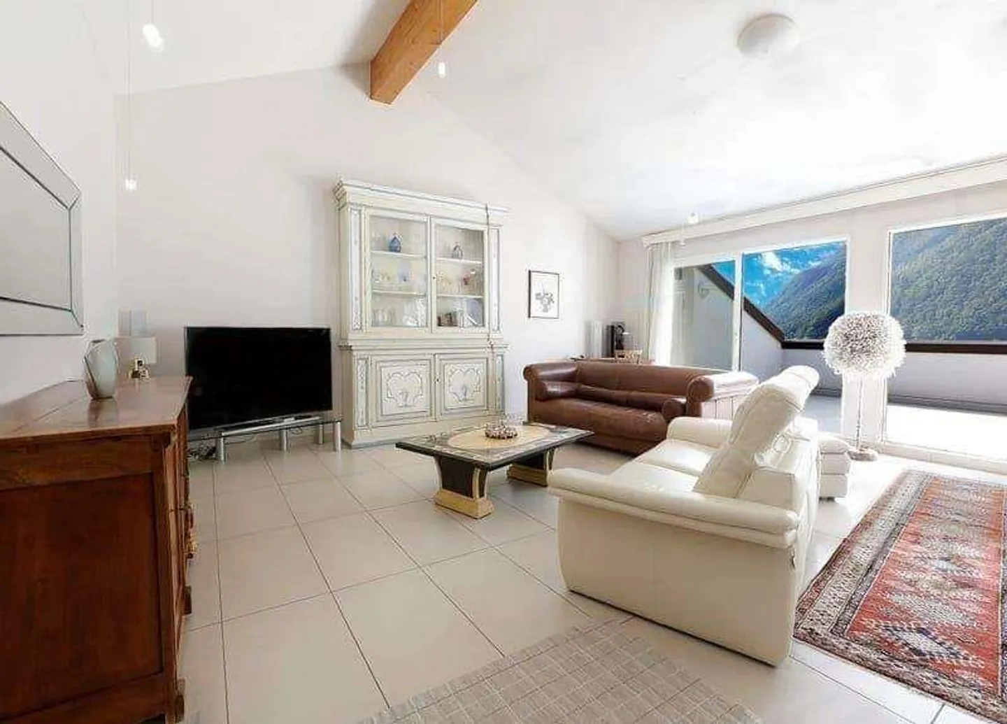 MELANO: SPLENDIDO ATTICO CON VISTA SUL LAGO - Foto 4 di 6