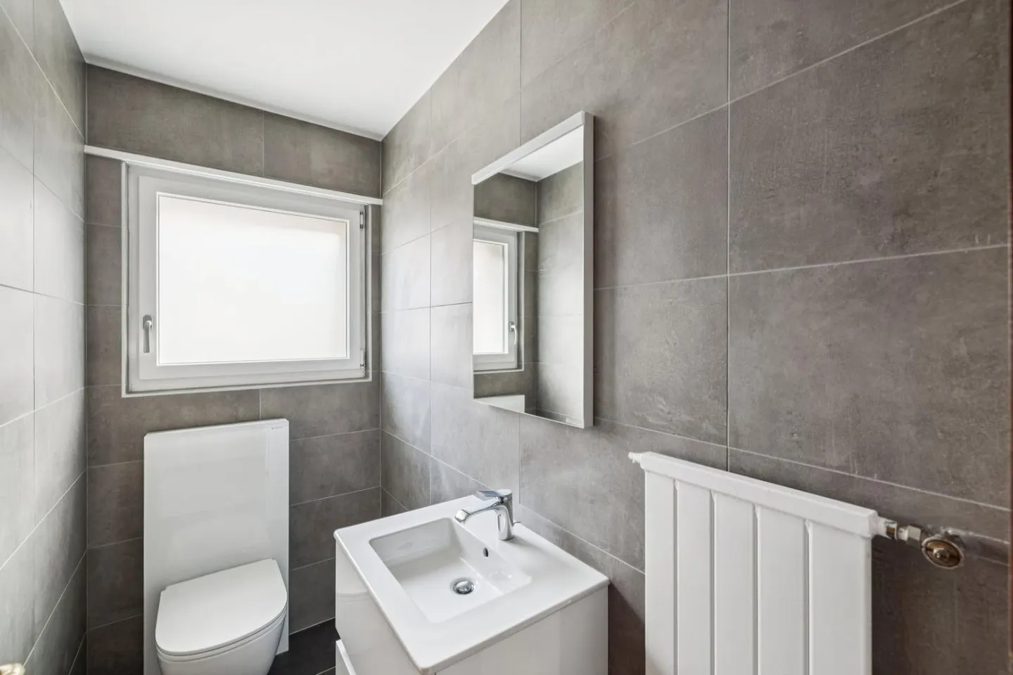 Large detached house with large converted basement - Photo 7 of 13