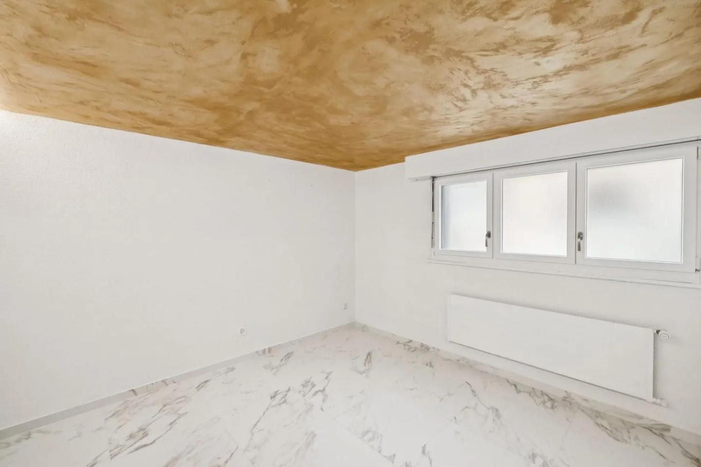 Large detached house with large converted basement - Photo 11 of 13