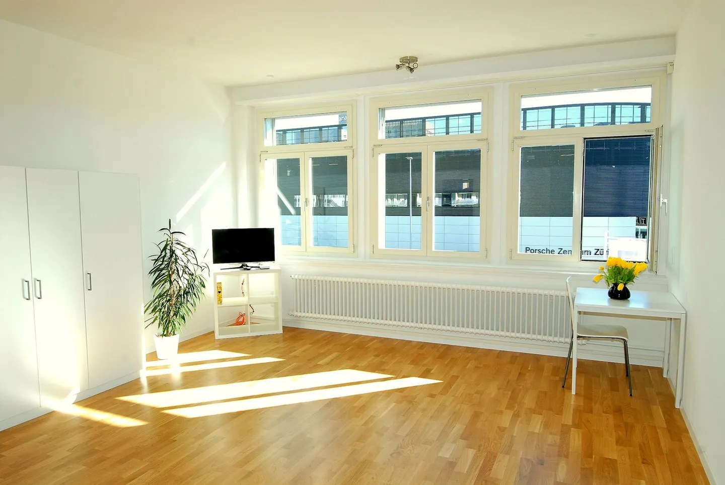 Camera moderna arredata - Foto 1 di 3