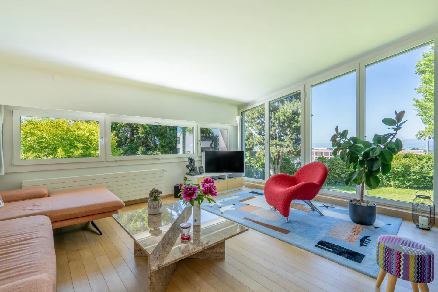 EXCLUSIVE: Elegant property with charm on the outskirts of Lausanne - Photo 4 of 7