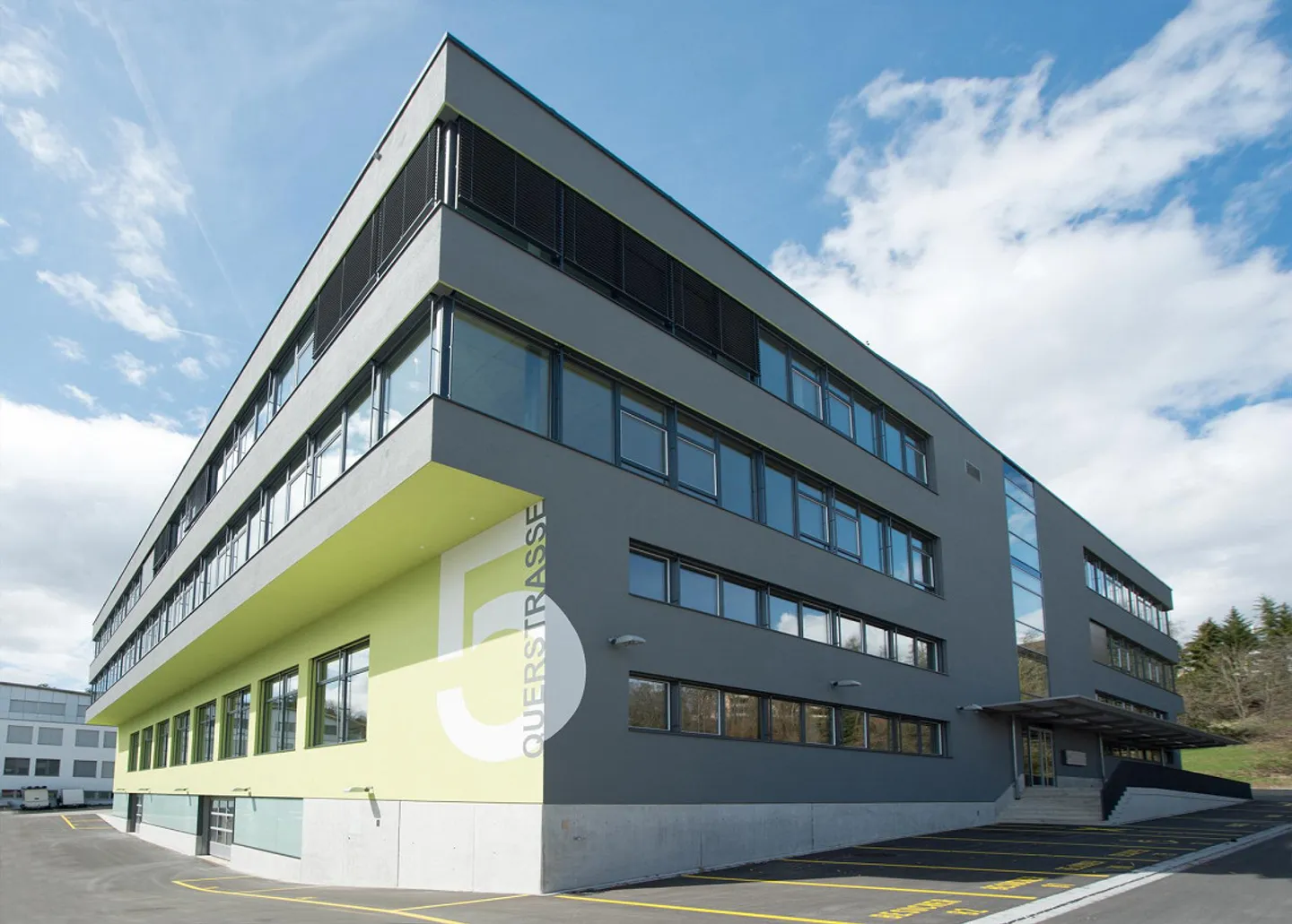 Espace locatif spacieux et lumineux dans le bâtiment commercial et de bureaux Omega - Photo 1 sur 9