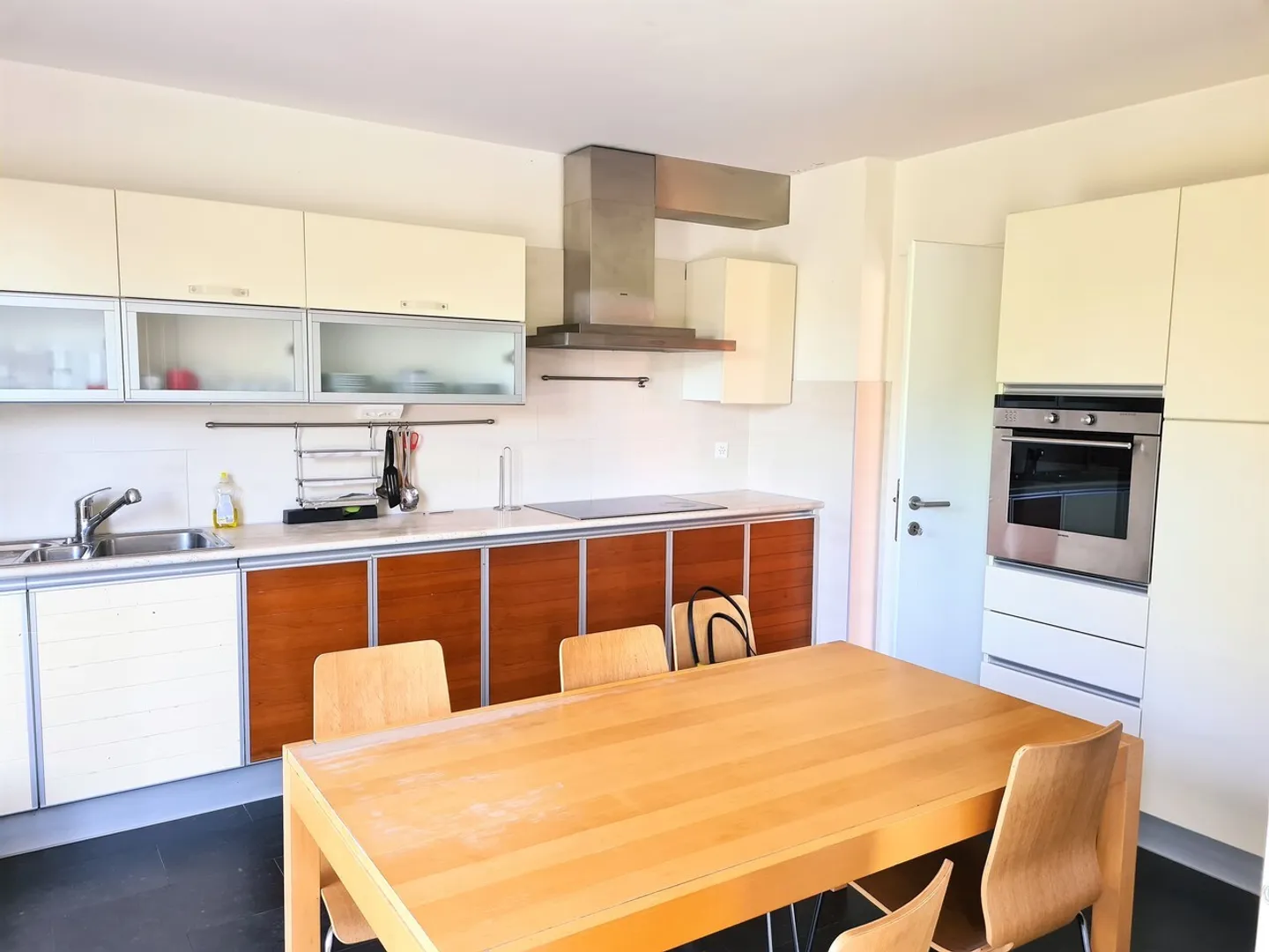 Shared Room for Students - Photo 3 of 8