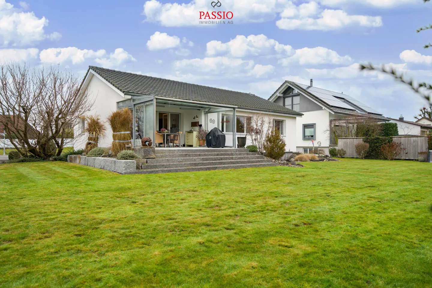 Maison individuelle de 5,5 pièces avec grand jardin au cœur d'Aefligen - Photo 1 sur 26