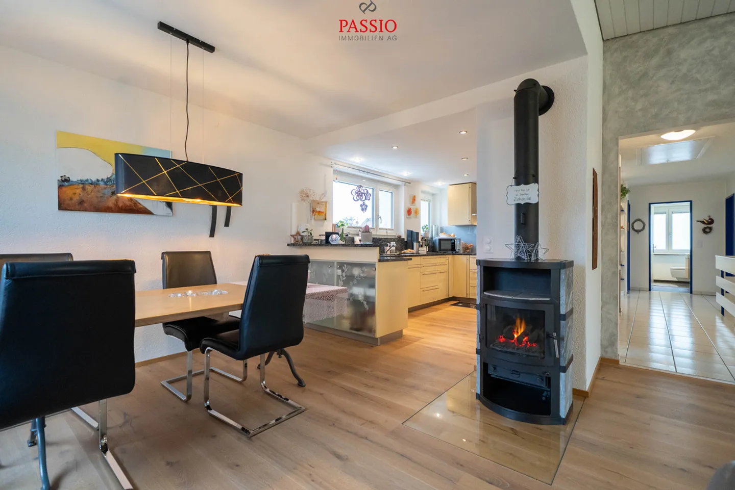 Maison individuelle de 5,5 pièces avec grand jardin au cœur d'Aefligen - Photo 2 sur 26