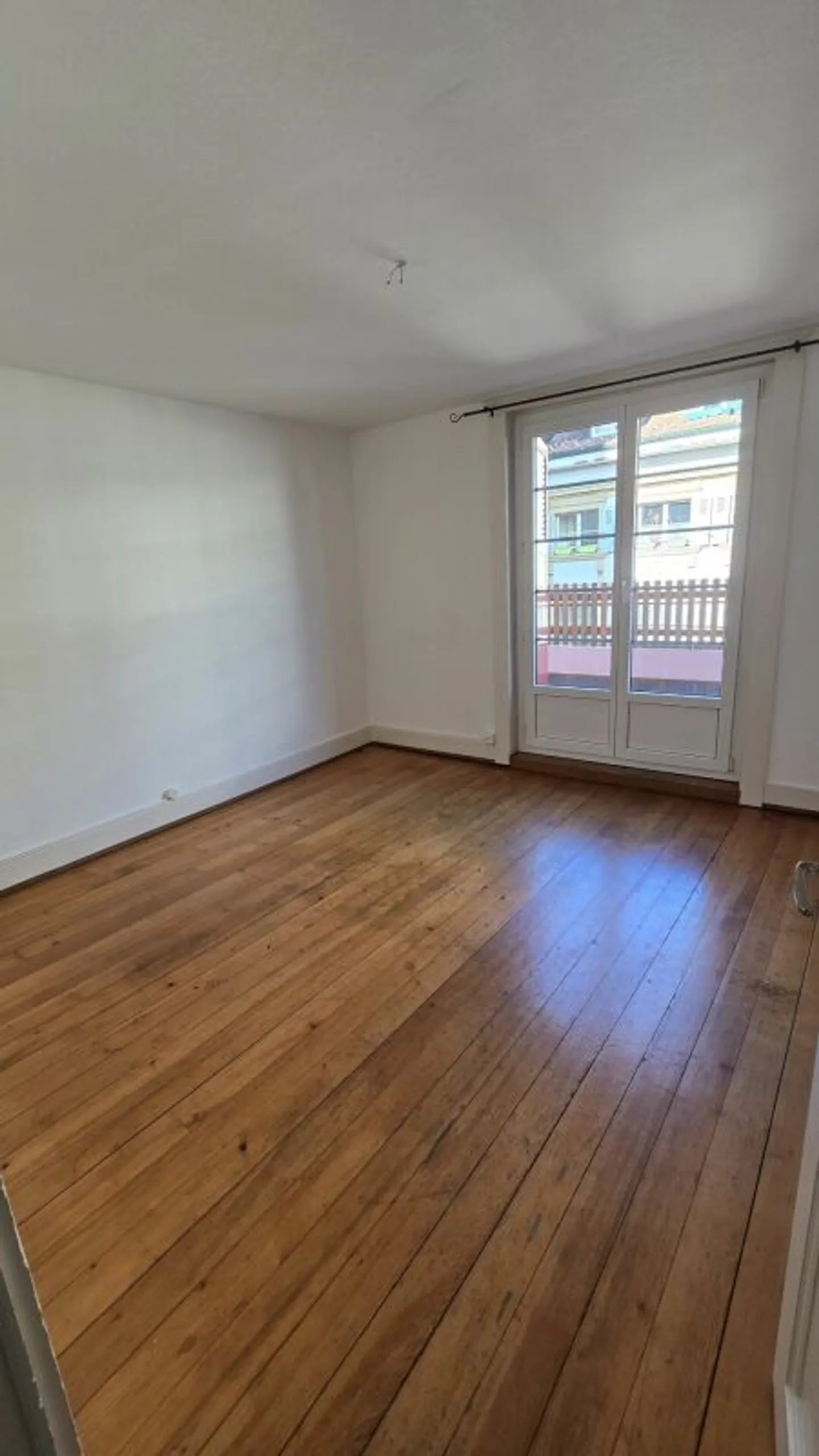 4 Room Apartment - Yverdon-les-Bains - Photo 2 of 9