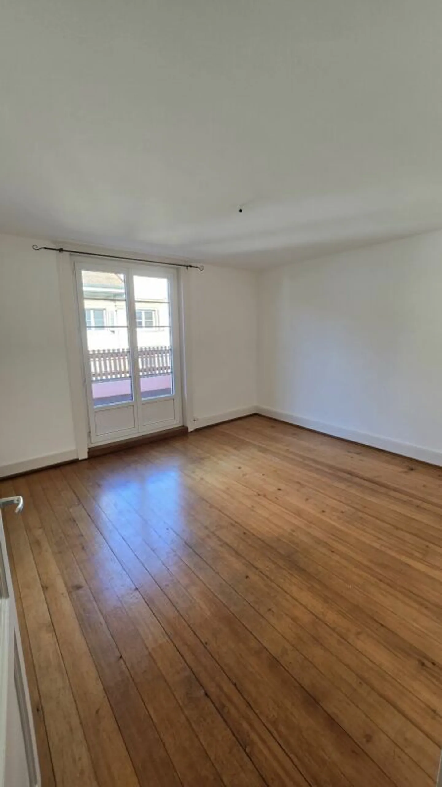 4 Room Apartment - Yverdon-les-Bains - Photo 3 of 9